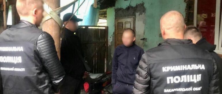 Підпалив кіоск у центрі міста: у Рахові затримали підозрюваного