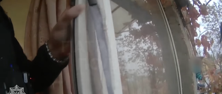 Зачинився у кімнаті: в Ужгороді чоловік намагався вчинити самогубство