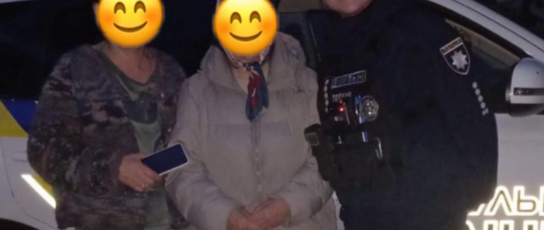 Патрульні в Ужгороді повернули додому жінку, яка загубилася