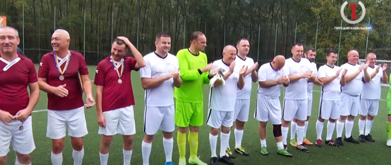 Квадрокоптер замість кубку: голови громад України вийшли на поле в Полянській ТГ для підтримки ЗСУ (ВІДЕО)