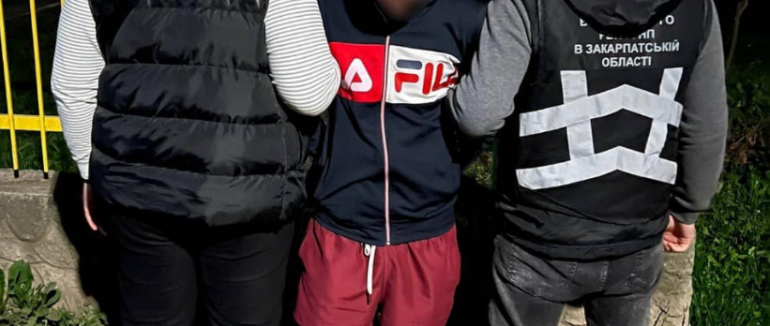 В Берегові на автовокзалі обікрали 13-річного хлопця