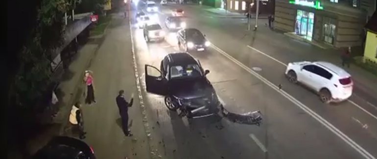 Серйозна ДТП в Ужгороді: зіштовхнулися Audi Q5 та VW Passat (ВІДЕО)