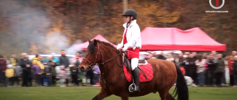 Кінні клуби Закарпаття та Угорщини змагалися за першість (ВІДЕО)
