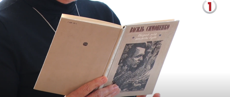 “Лагідна українізація”: української мови вчать всіх бажаючих у бібліотеці в Мукачеві (ВІДЕО)