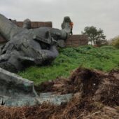 Уже без пам’ятника: на кордоні зі Словаччиною знесли монумент “Україна-Визволителям” (ФОТО)