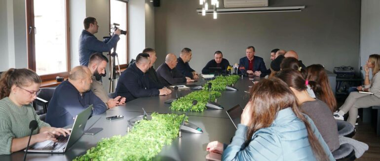 За участі представника “Закарпатобленерго”: в Ужгороді обговорили ситуацію із відключенням світла