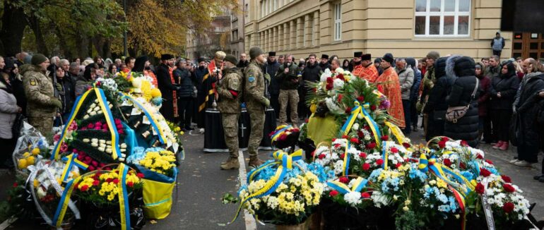 В Ужгороді попрощалися із двома загиблими Героями