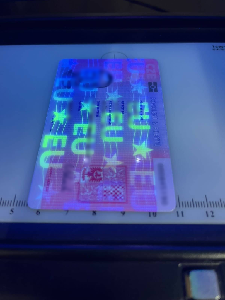 Закарпатські прикордонники знову виявили підроблені документи та відмітки