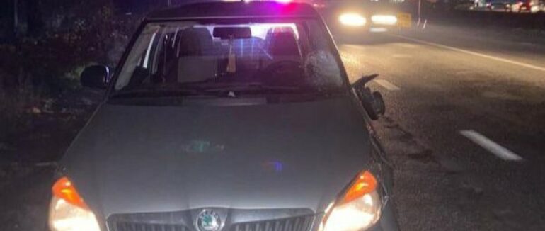 На виїзді з Мукачева автівка на смерть збила чоловіка: дорога була неосвітленою