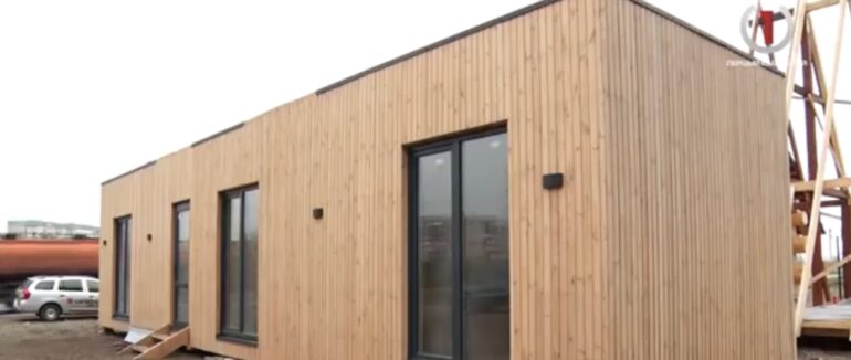 Поповнення у Мукачеві: модульних будиночків на виставковому майданчику стало більше (ВІДЕО)