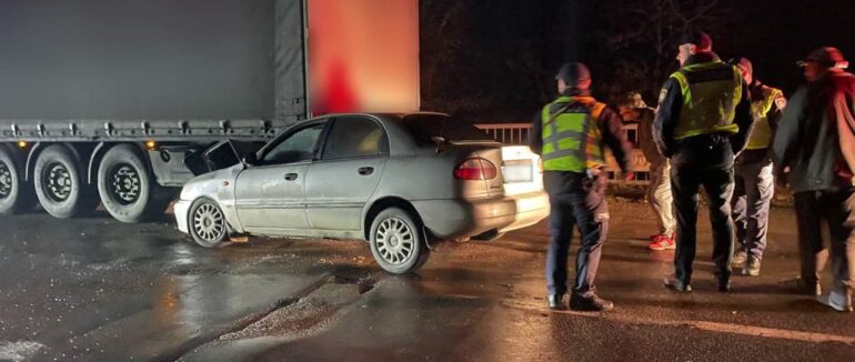 Поблизу Ужгорода п’яний водій Daewoo влетів у вантажівку