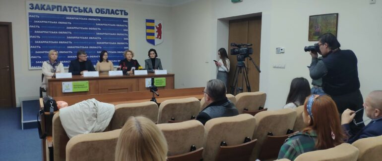 «Між небом і землею»: в Ужгороді анонсували благодійну виставку-марафон