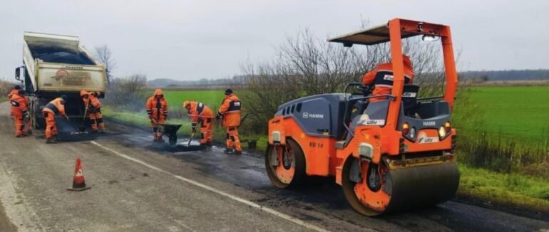 Ремонт доріг Закарпаття: лагодять дорогу до одного з пунктів пропуску