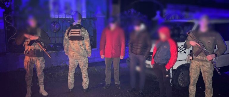 Більше 20 осіб ромської національності: прикордонники Закарпаття зупинили спроби незаконного перетину кордону