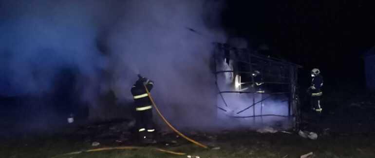 Залишилися без даху над головою: на Ужгородщині трапилося займання житлового будинку