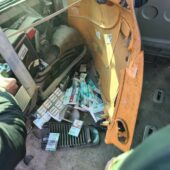 Тютюнова контрабанда: 25-річна жінка намагалась незаконно перевести 500 пачок цигарок