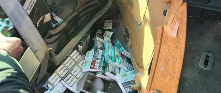 Тютюнова контрабанда: 25-річна жінка намагалась незаконно перевести 500 пачок цигарок