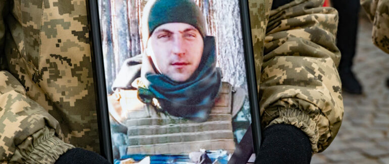 Поховали загиблого воїна: з 33-річним Олегом Копчею попрощалися в Ужгороді