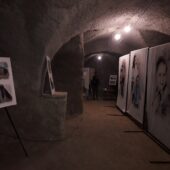 «Маріуполь. Де ти?»: в Ужгороді відкрилася виставка, присвячена Маріуполю 