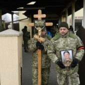 Чин похорону з героєм: на Закарпатті попрощалися з 37-річним Олександром Олійником (ФОТО)