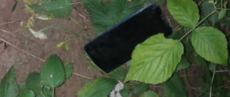 Вкрали телефон та пішли випивати: на Закарпатті затримали двох крадіїв