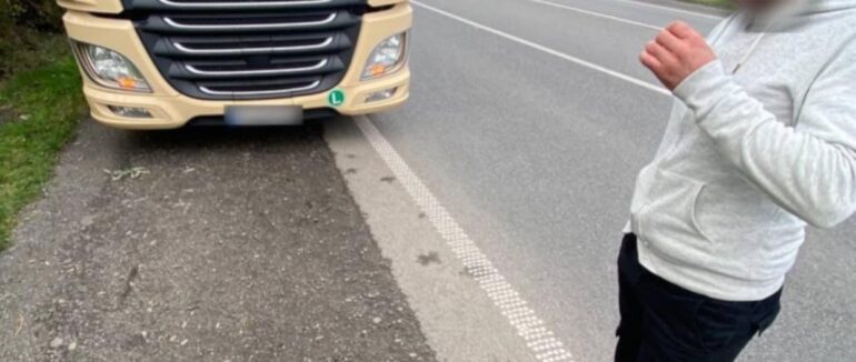 Перевищив швидкість та пропонував хабар: в Ужгороді далекобійника притягнули до відповідальності