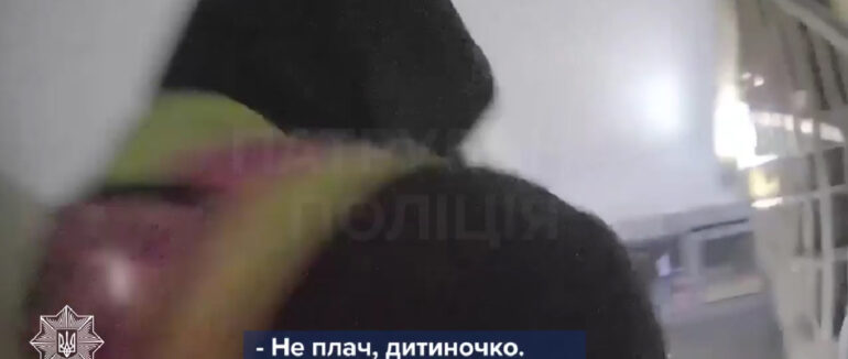 Патрульні показали, як рятували людей із палаючого будинку в Ужгороді