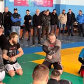 Провів благодійний майстер клас: світова легенда змішаних єдиноборств Ігор Вовчанчин в Ужгороді