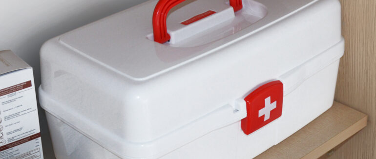 Аптечка українців для воєнної зими: що потрібно мати