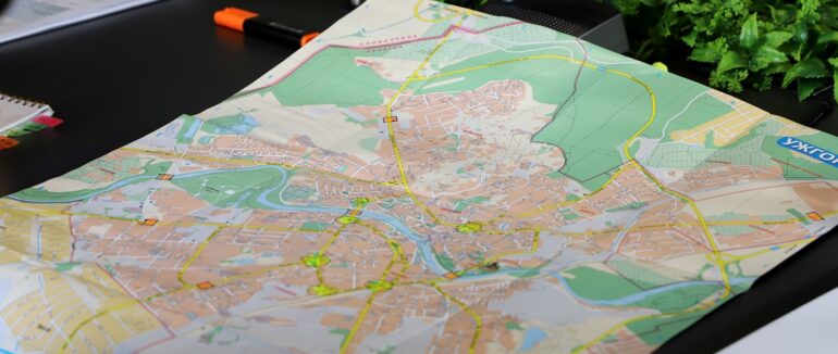 Безпека руху та місця для паркування: в Ужгороді розробляють план сталої міської мобільності