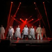 В Ужгороді на підтримку ЗСУ покажуть виставу «Один»