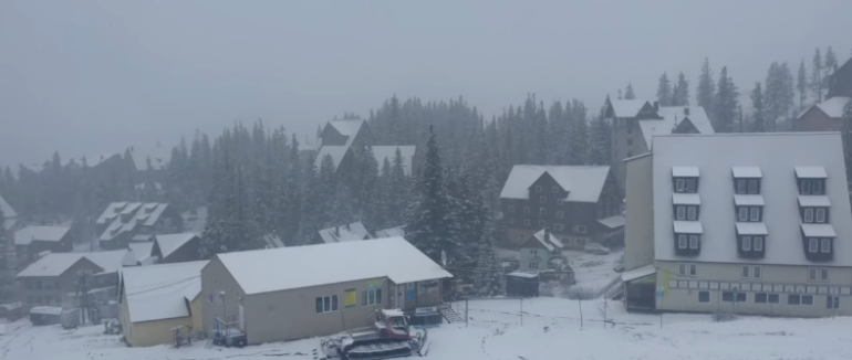 Фотофакт: гори Карпат вже засніжило