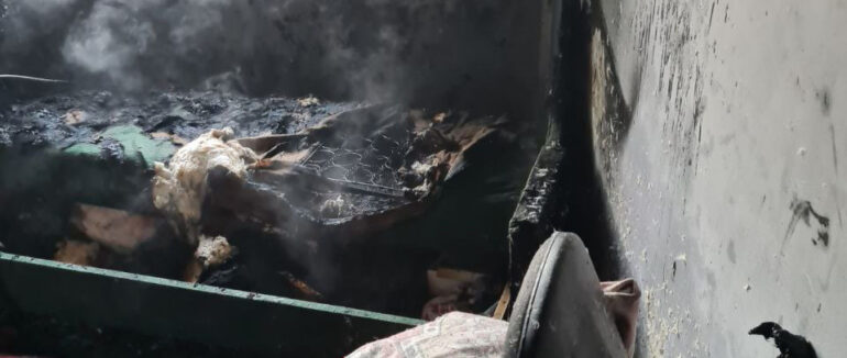 Пожежа у багатоповерхівці: у Мукачеві рятувальники врятували 2 людей та 4 евакуювали