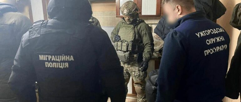 Поклали “на лопатки”: на Закарпатті затримали двох організаторів каналу для незаконного перетину кордону (ФОТО)