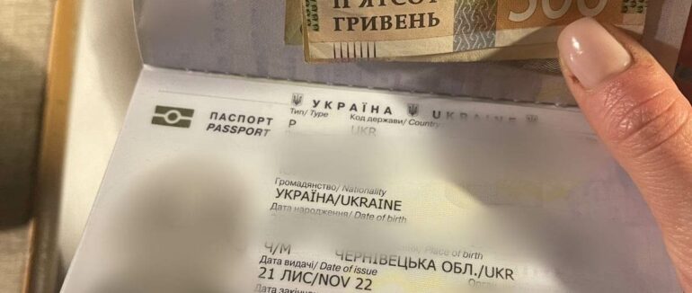 Троє чоловіків на Закарпатті намагалися дати прикордонникам хабарі