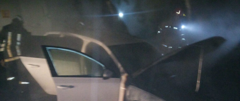 Рано вранці в Ужгороді загорівся автомобіль “Skoda Octavia”