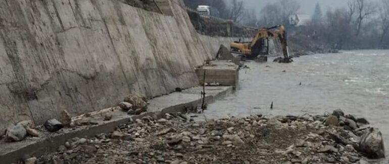 На дорозі Н-09 Мукачево – Рахів – Івано-Франківськ – Львів завершуються роботи на підпірній стінці