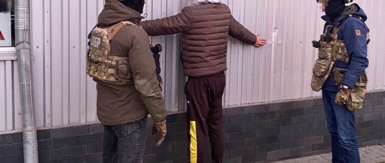 Впіймали на “гарячому”: в Ужгороді поліцейський у великих розмірах торгував метамфетаміном