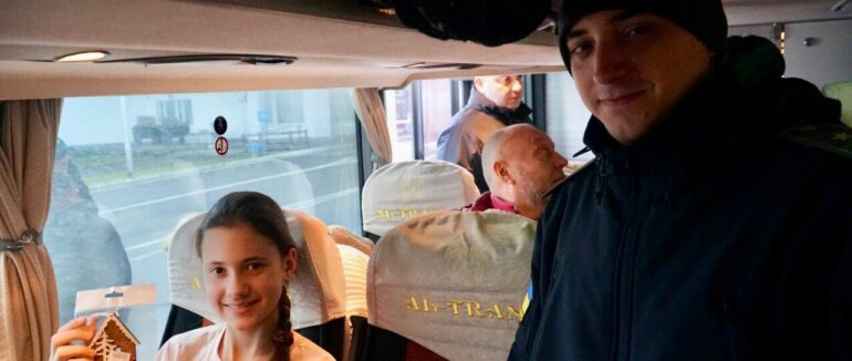 На МП «Тиса» та «Астей» маленьким українцям митники дарують подарунки