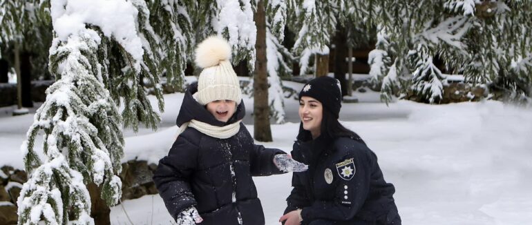 Безпека дітей в період зимових канікул та новорічних свят: поліцейські Закарпаття звернулася до батьків