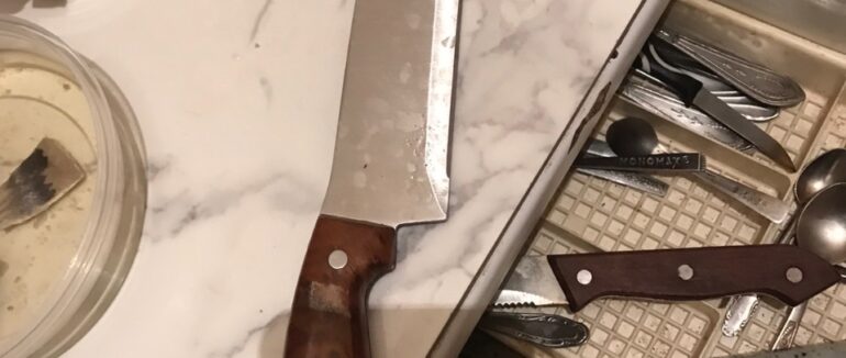 В Ужгороді жінка вдарила ножем чоловіка, а поліції надала неправдиві відомості