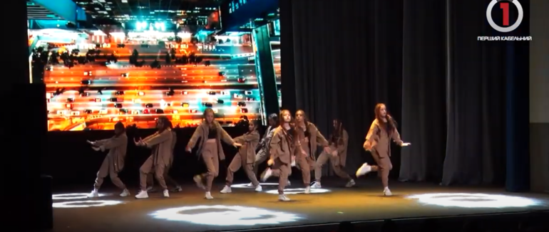 Феєрія емоцій та переживань: хореографічна студія “Art-line” влаштувала звітній виступ (ВІДЕО)