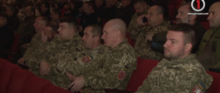 12-ти метровий стяг та виставка: як на Закарпатті відзначили день ЗСУ (ВІДЕО)