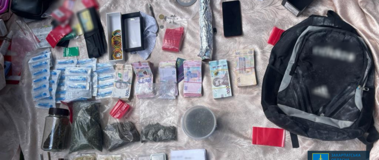 У Мукачеві перед судом постане місцевий житель, який збував метамфетамін і PVP та возив із собою гранату