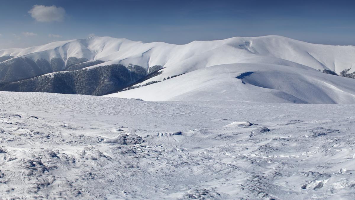 У горах закарпатські рятувальники шукали заблукалих трьох лижників та туриста
