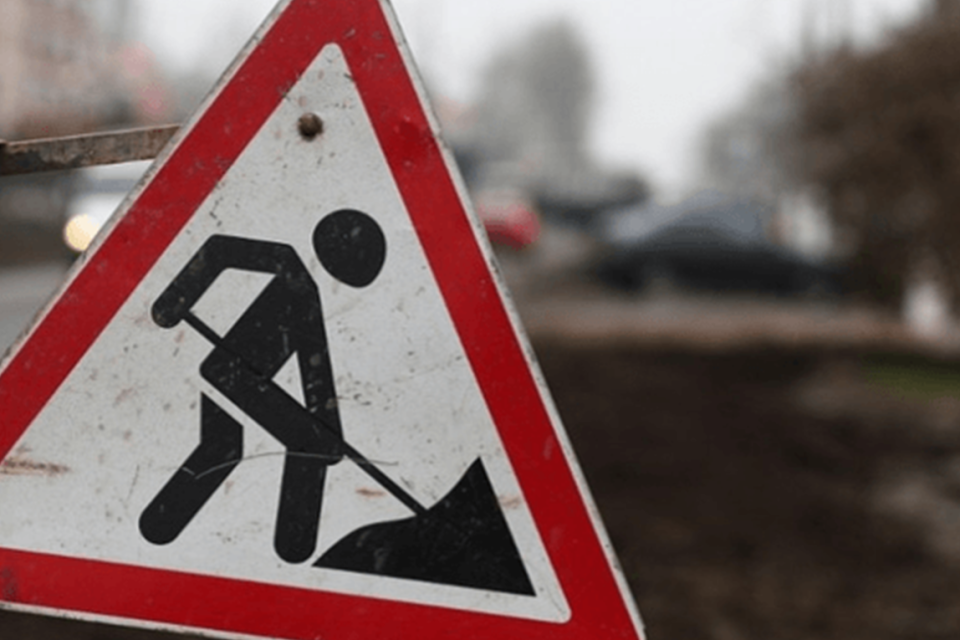В Ужгороді на кількох вулицях ускладнений рух транспорту