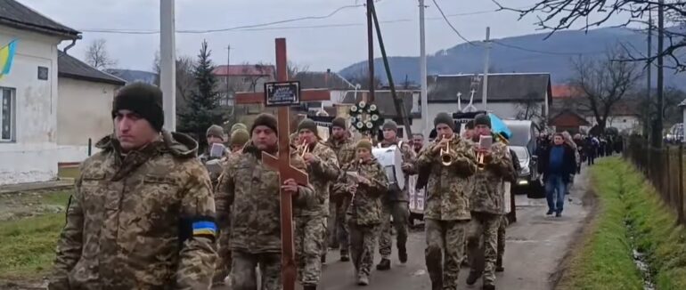 На Ужгородщині попрощались із полеглим у війні Героєм Михайлом Магою