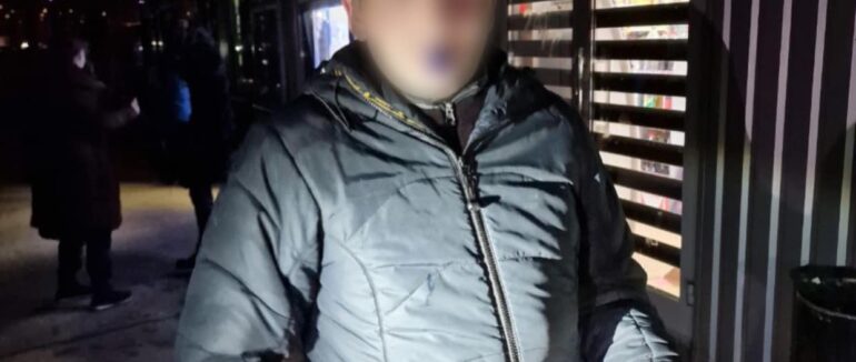 Напали на чоловіка та обікрали його: в Ужгороді затримали злочинців