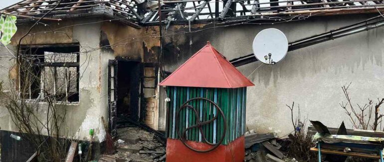 У Хустському районі вогонь знищив будинок
