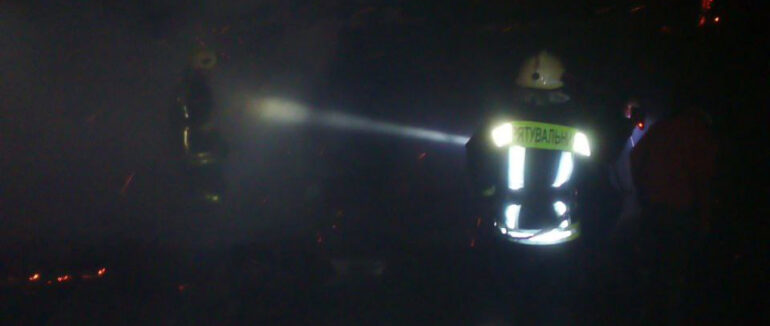 Вночі на Ужгородщині рятувальники ліквідовували пожежу у будинку